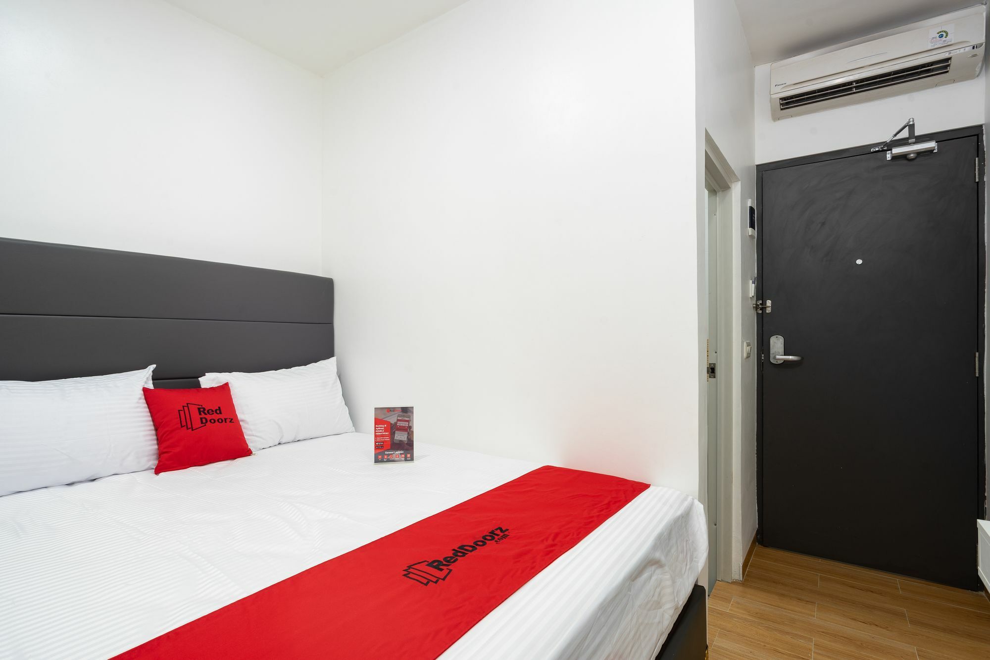 RedDoorz Plus @ Danau Sunter Utara Jakarta Exterior foto