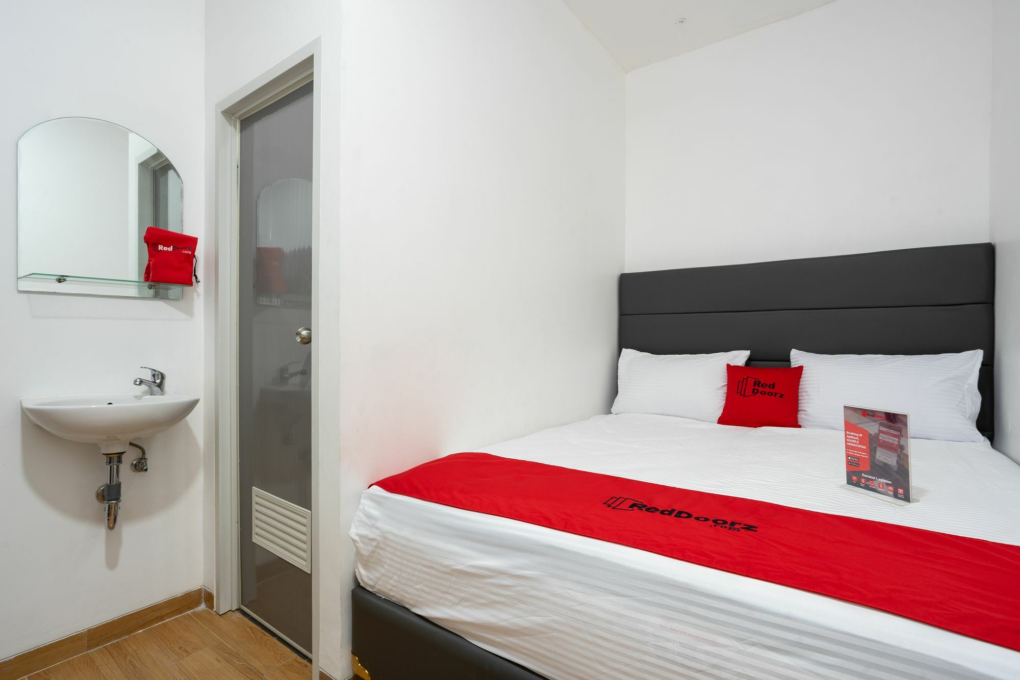 RedDoorz Plus @ Danau Sunter Utara Jakarta Exterior foto